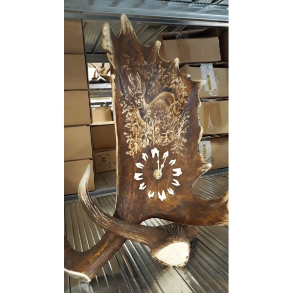 Antler clock small with vertical deer motive