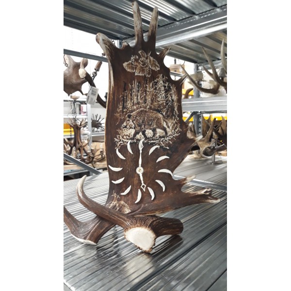 Hornklocka liten med vertikal hjortgravyr Hornklocka liten med vertikal hjortgravyr