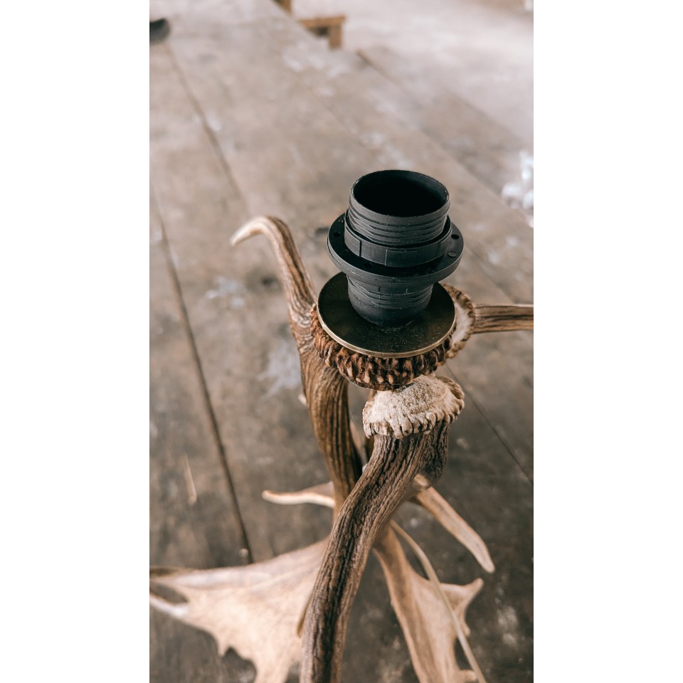 Dovhjorthorn bordslampa med lampskärm