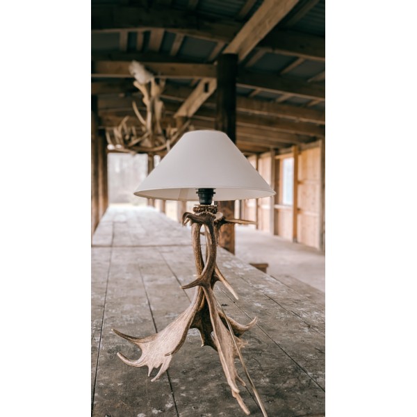 Dovhjorthorn bordslampa med lampskärm