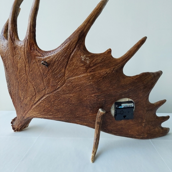 Älghornsklocka med älggravyr Älghornsklocka med älggravyr