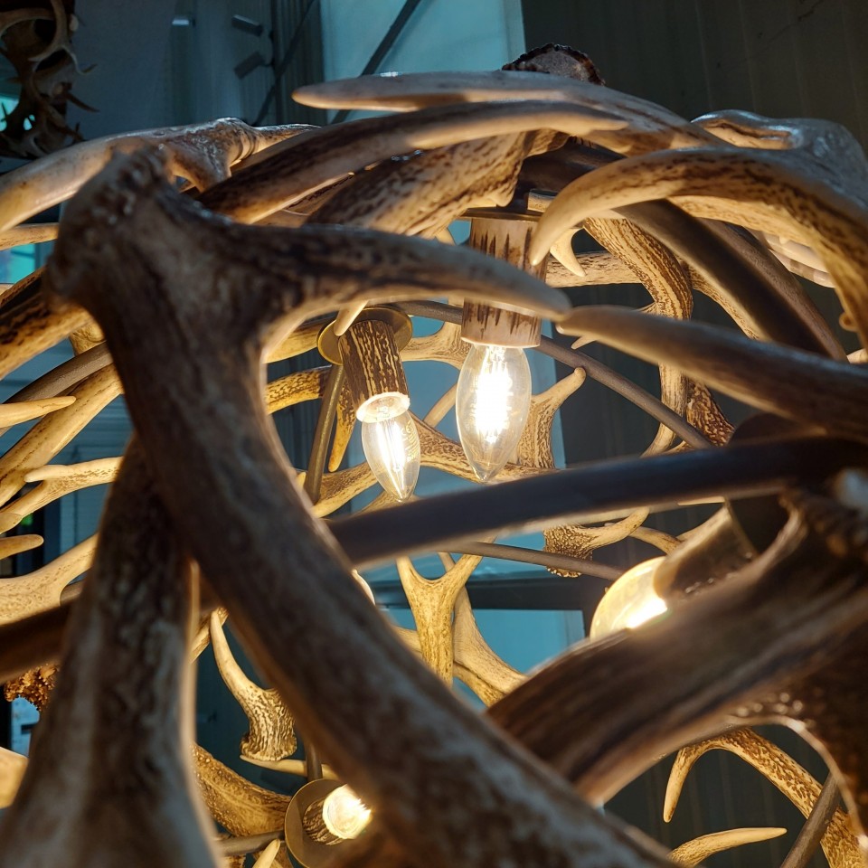 Elegant and luxurious globe deer antlers chandelier 125 cm