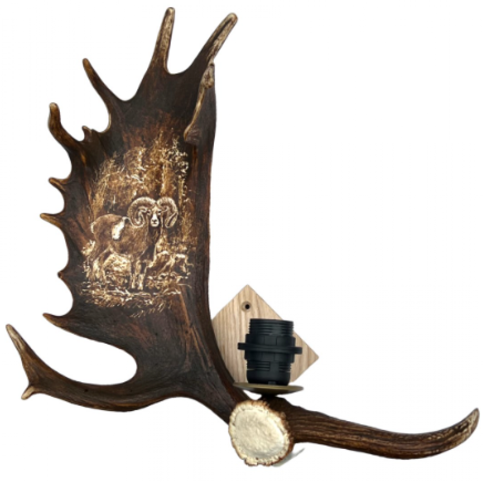 Mindre dovhjorthorn vägglampa med mufflongravyr naturlig 35 cm Mindre dovhjorthorn vägglampa med mufflongravyr naturlig 35 cm