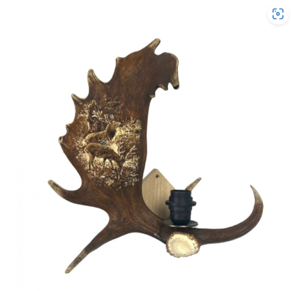 Mindre dovhjorthorn vägglampa med hjortgravyr naturlig 35cm Mindre dovhjorthorn vägglampa med hjortgravyr naturlig 35cm
