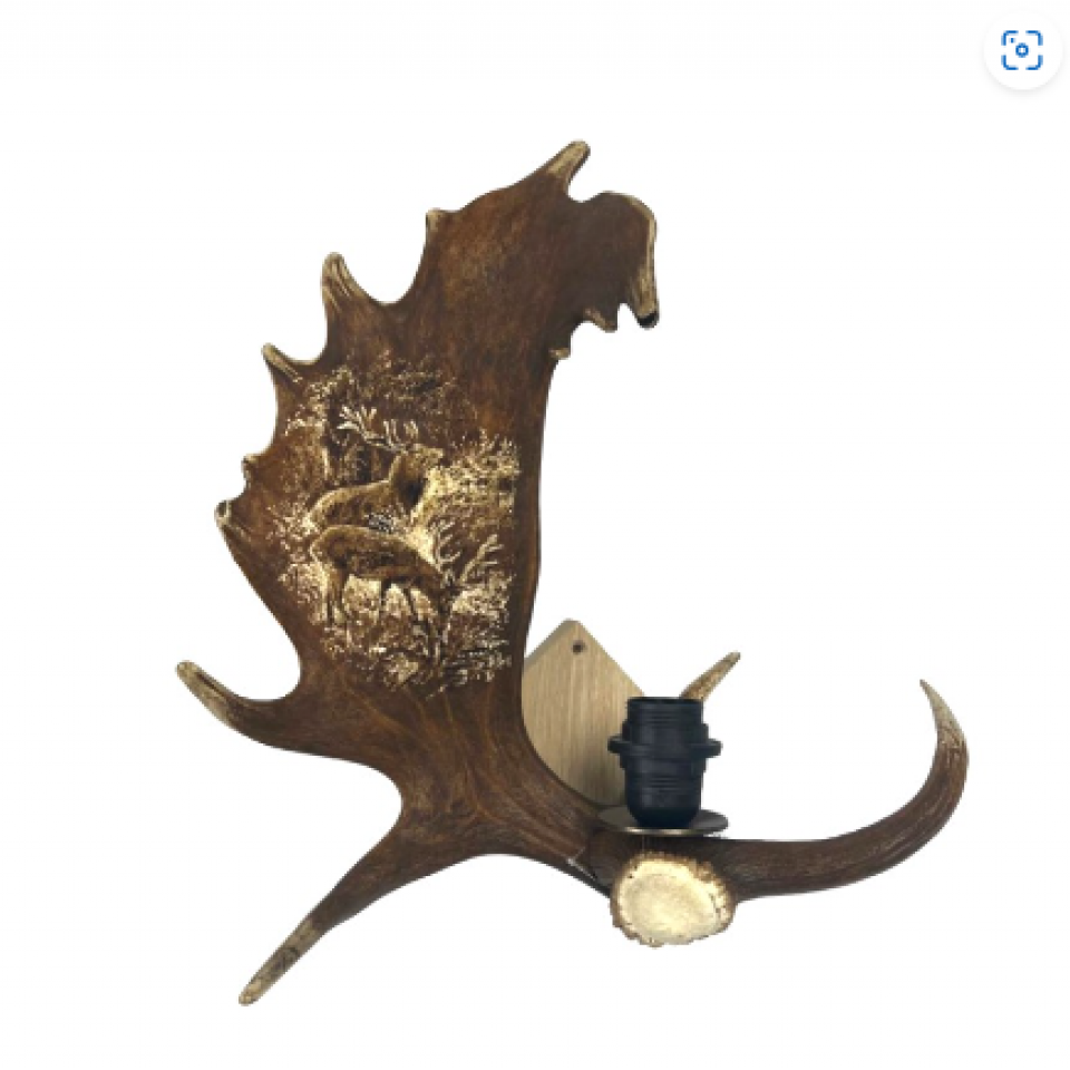 Mindre dovhjorthorn vägglampa med hjortgravyr naturlig 35cm Mindre dovhjorthorn vägglampa med hjortgravyr naturlig 35cm
